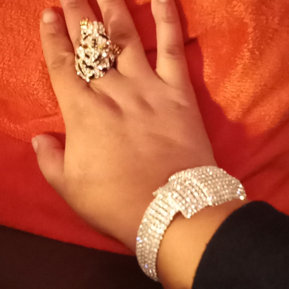 Two bracelets and ring costume jewelry - Picture 5 of 12